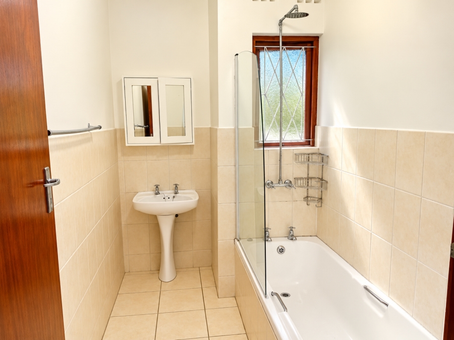 To Let 2 Bedroom Property for Rent in Beacon Bay Eastern Cape